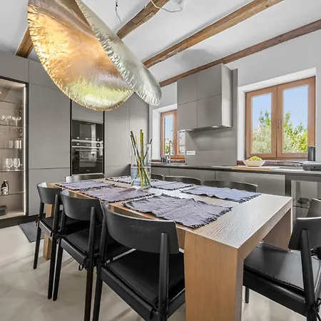 Luxury Aurelia - By Istrabook Villa