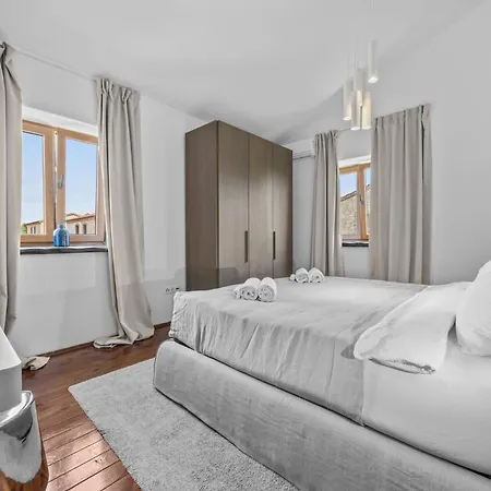 Luxury Aurelia - By Istrabook *