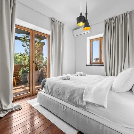 Luxury Aurelia - By Istrabook *