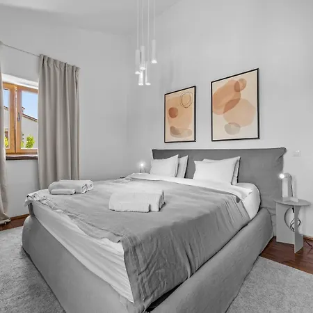 Luxury Aurelia - By Istrabook Villa